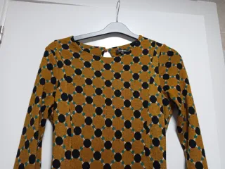 Vestido estampado geométrico marca Surkana