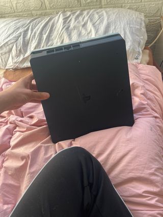 PS4 (PlayStation 4) Verde con GTA 5 sin  mando