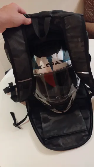 Mochila casco moto impermeable 3 bolsillos gris