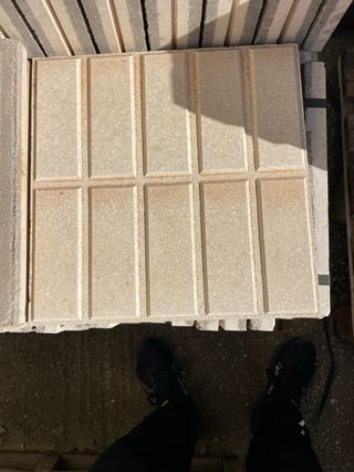 Baldosa terrazo 40x40 10 pastillas marfil