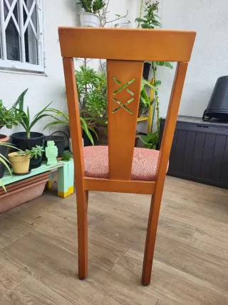 4 Sillas de comedor de madera