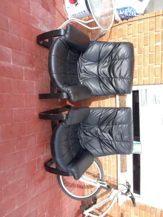 2 Sillones de cuero negro
