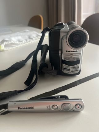 Videocámara Panasonic Plata y Negra