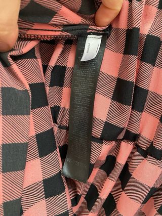 Vestito a quadri rosa e nero