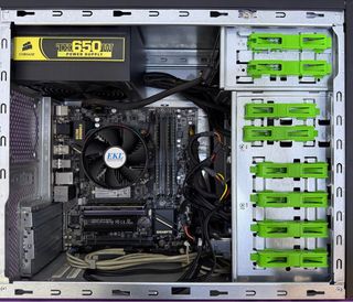 Servidor NAS ProxMox TrueNAS 32GB RAM i3 8 bahías