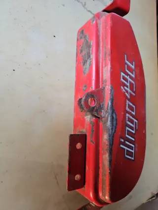 Caja de herramientas guzzi  Dingo 49cc