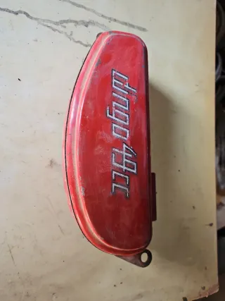 Caja de herramientas guzzi  Dingo 49cc