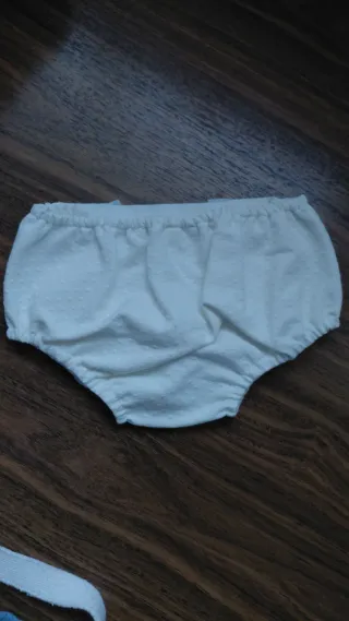 Cubre pañales bebé blanco con volantes