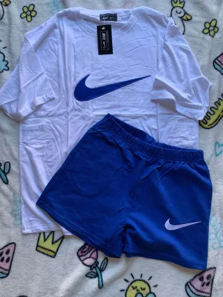 Conjunto Mujer: Camiseta, Short y Gorra