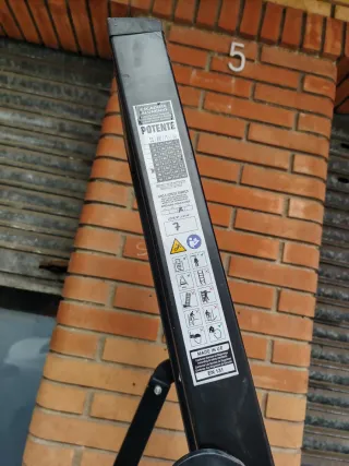 Escalera de aluminio negra