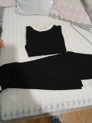 Jersey negro y blanco mujery pantalón , negro y bl