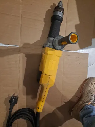 Rectificadora Dewalt DW 882