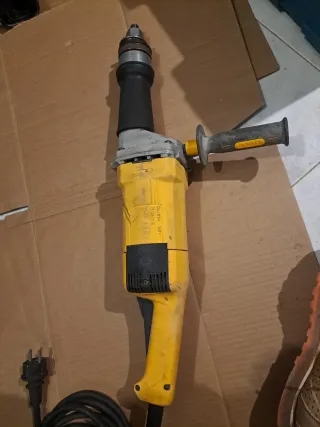 Rectificadora Dewalt DW 882