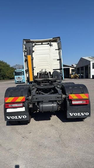 Tractora Volvo FH-750