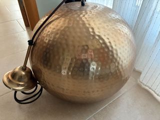 Lámpara colgante dorada de metal