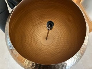 Lámpara colgante dorada de metal