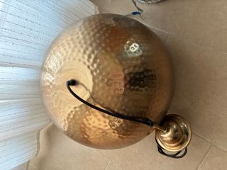 Lámpara colgante dorada de metal