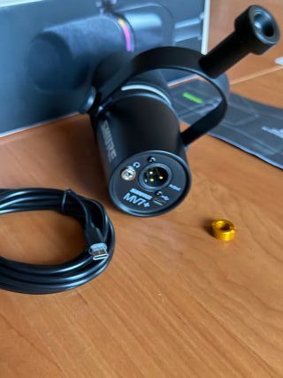 Shure MV7 Plus