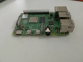 3 Raspberry Pi 4 B 2Gb
