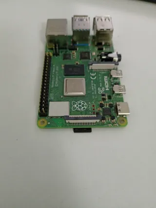 3 Raspberry Pi 4 B 2Gb