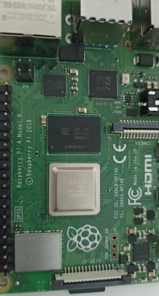 3 Raspberry Pi 4 B 2Gb