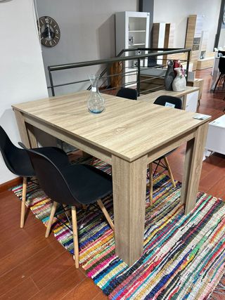 Mesa comedor + 4 sillas nórdicas