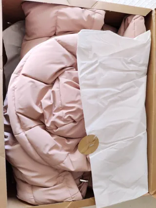 Plumas Zara rosa con capucha