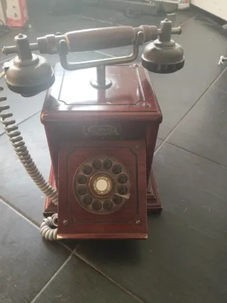 Teléfono antiguo de sobremesa