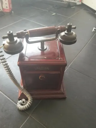 Teléfono antiguo de sobremesa