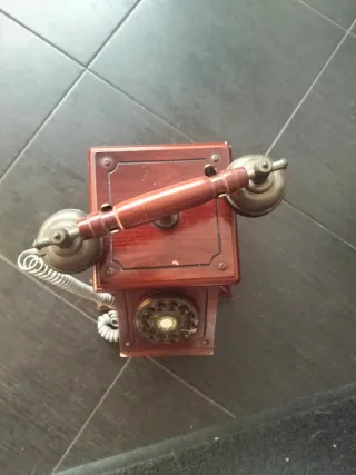 Teléfono antiguo de sobremesa