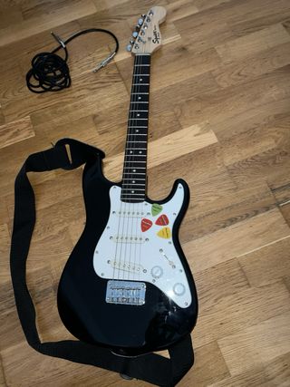 Pack Guitarra Mini Fender Negra + Ampli Harley