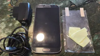 Samsung S4 Negro + Cargador