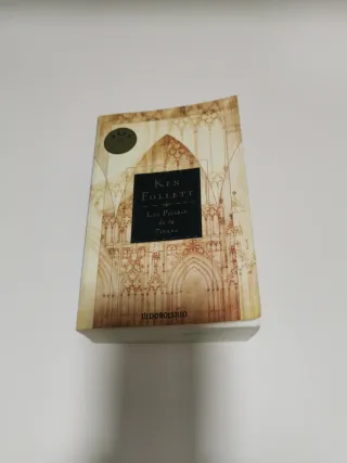 Los pilares de la Tierra (Best Seller) (Spanish...