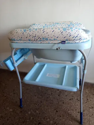 Cambiador marca chicco bebé con accesorios