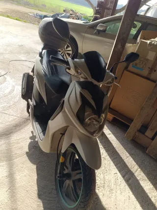 Moto Sym Symphony 125 Scooter Blanca