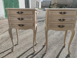 Coppia di comodini in legno antico restaurati