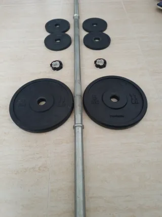 Barra y discos de pesas