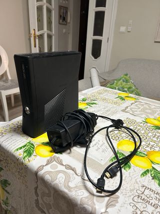 Xbox 360 Negra + Accesorios