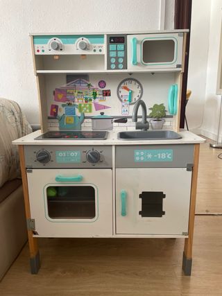 Cucina in legno per bambini con accessori