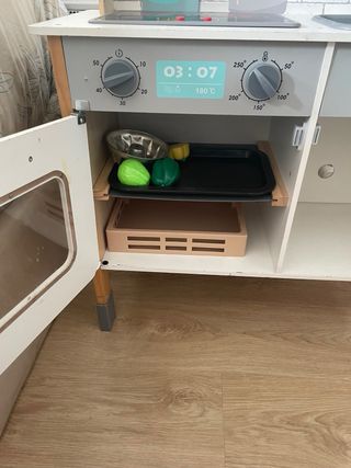 Cucina in legno per bambini con accessori