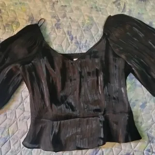 Top nero Pieces maniche a sbuffo taglia M
