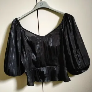 Top nero Pieces maniche a sbuffo taglia M
