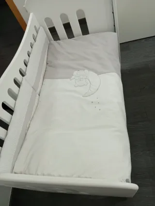 Cuna de bebé blanca
