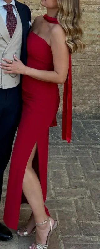 Vestido de fiesta rojo invitada boda más fular.