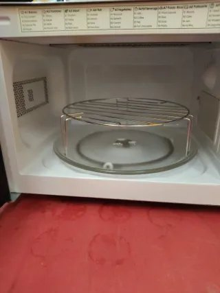 Horno Microondas Candy con Grill