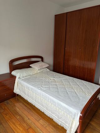 Cama y mesilla