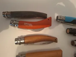 26 Opinel Inox e Carbon Francia e 2 bergamaschi