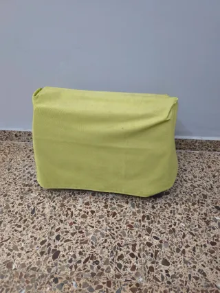 Máquina de coser antigua con pedal