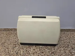 Máquina de coser antigua con pedal