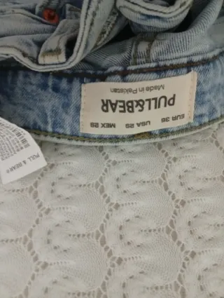 Vaqueros Pull&Bear chico desgastados